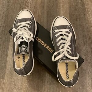 Used Unisex Converse Sneakers